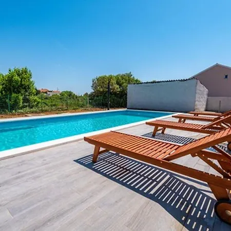 Apartamento In Mit Garten, Gemeinsamem Pool Und Terrasse